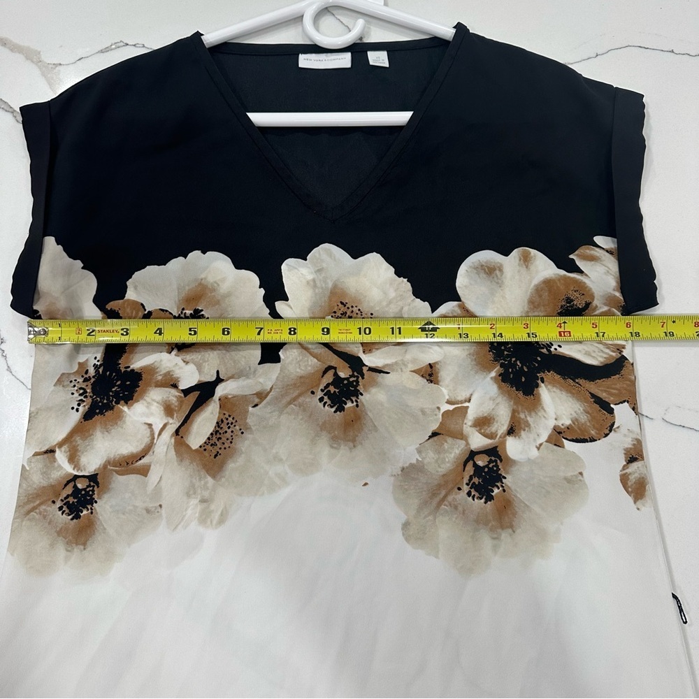 NY&Co Black White Tan Floral V-Neck Blouse XS - Picture 8 of 9